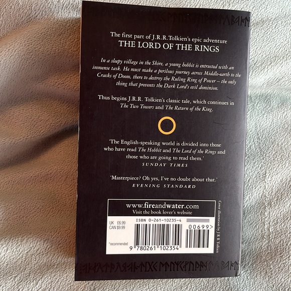 2 Novels: J.R.R. Tolkien The Hobbit and The Lord of the Rings Part 1 - Picture 3 of 5